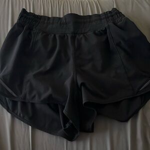 Black Lululemon HIGH rise hotty hots 2.5 size 8